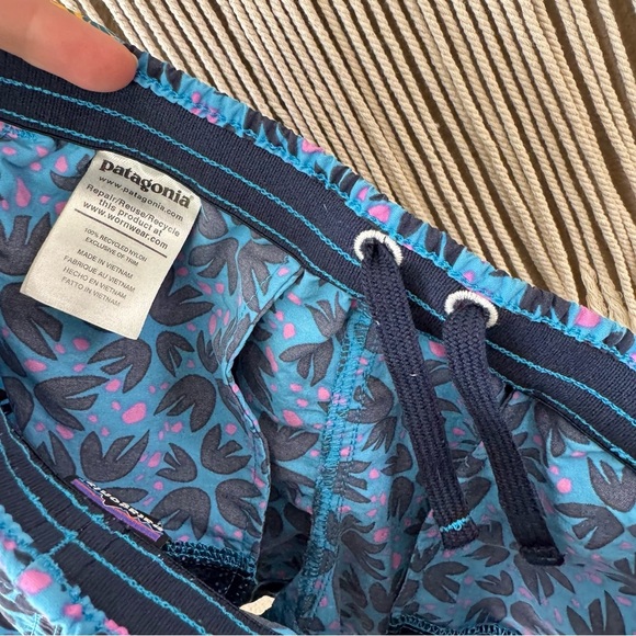 Patagonia Baggies Shorts Kids Girls Sz medium Blue floral H - Picture 8 of 10